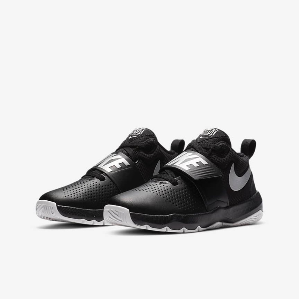 Nike Team Hustle Big Kids' Basketball Shoe sz 6.5Y